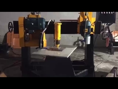 Hoogsnel snijden van ronde tafel met steen