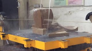 Automatische 5-assige CNC-diamantdraadzaagmachine voor het snijden en vormgeven van granietmarmeren blokken