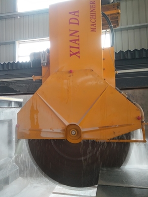 Machines voor het snijden van dikke platen en curbstones