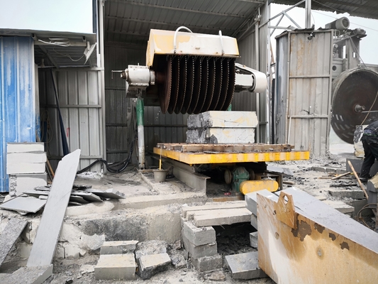 Metalen materiaal Vier stuks baluster snijmachine wisselstroomtoevoer