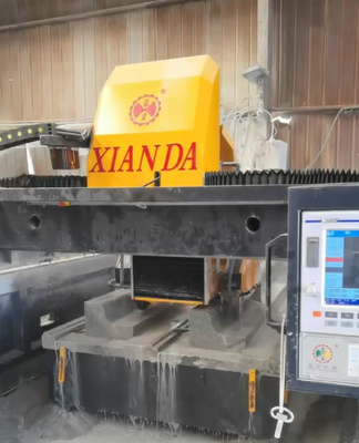 Precieze lineaire snijmachine met een vlak snijoppervlak