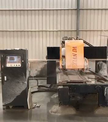 Precieze lineaire snijmachine met een vlak snijoppervlak