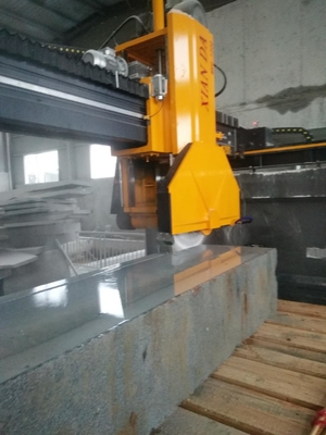 Snijmachine voor het snijden van dikke platen en vierkante blokken