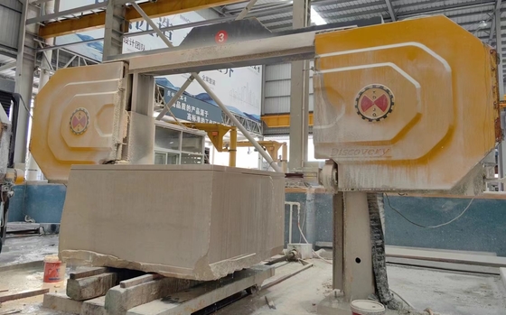 Diamantdraadzaag binnen maximale verwerking Grootte 2000*3000*1500mm En bruto gewicht 5500kg