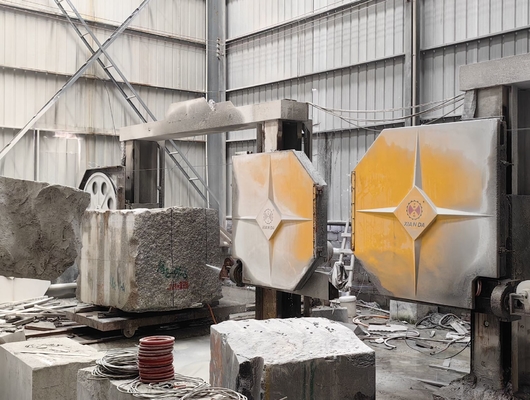 Diamantdraadzaag binnen maximale verwerking Grootte 2000*3000*1500mm En bruto gewicht 5500kg