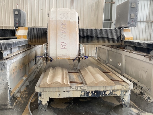 Fijnfreesmachines voor het lineair snijden met drie assen