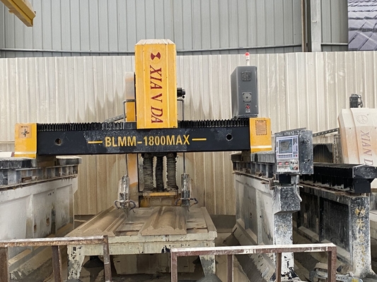 Lineaire snij- en freesmachine met twee balken, met bruggen, voor grote stenen met speciale vormen