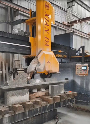 Met dubbele hydraulische cilinder