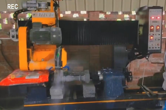 Hoog efficiënte CNC tweepcs baluster snijmachine voor kingpost, wegversperring
