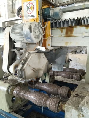 PLC/CNC Hoog nauwkeurige vierpc blauster snijmachine voor pijler, kolomkappen, wegversperring