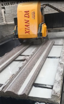 Ruwe snijden en fijn frezen 3 as lineaire steen snijmachine voor vierkantrailing