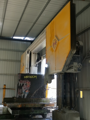Diamantdraadzaagmachine voor het bekleden van blokken