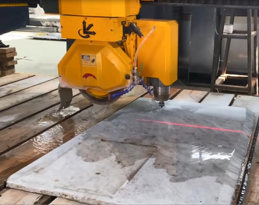Automatische brugsnijmachine met 4 assen Cnc-systeem