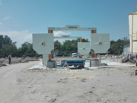 Machines voor het maken van profielen en voor het bekleden van blokken
