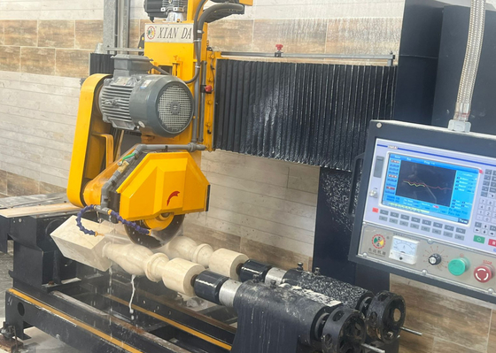 CNC / PLC twee stuks baluster snijmachine voor kingpost, wegversperring