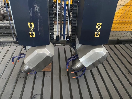 Xianda 4-assige CNC-snijmachine met een hoge precisie met een positioneringsnauwkeurigheid van 0,02 mm en 5,5 kW spindelvermogen