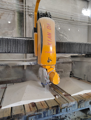 Xianda merk Italiaans systeem 5 as CNC brug zag Automatische marmer graniet kwarts plaat freesmachines Keuken gootsteen werkblad maken steen snijmachine Fabrieksprijs