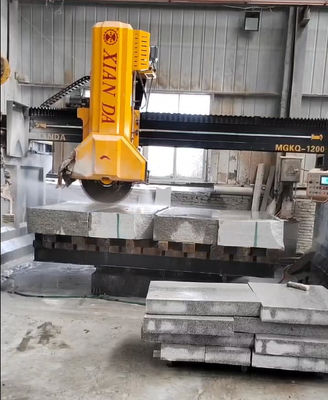 Hoge snelheid Middenbloksnijmachine met vier kolommen en een brutovermogen van 29/37kw voor precisiesnijden