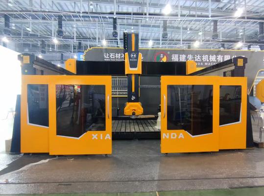 5-assige CNC-router met 20 kW BT40 Spindle True 5-assige gelijktijdige besturing en hybride tafelontwerp voor precisie steensnijden