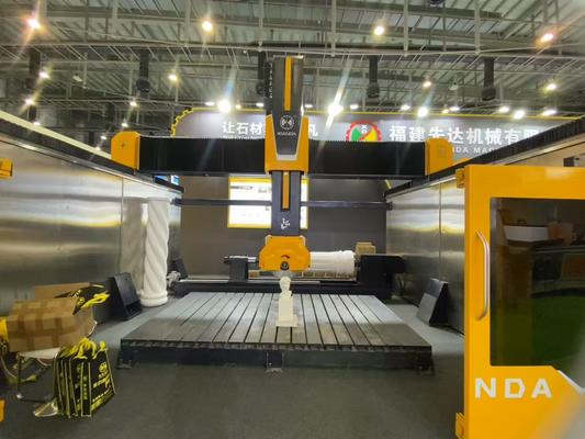 5-assige CNC-router met 20 kW BT40 Spindle True 5-assige gelijktijdige besturing en hybride tafelontwerp voor precisie steensnijden