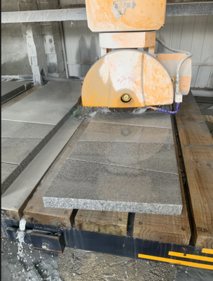 Vier-assige brugtype steenzaagmachine met 0-60° servomotor afschuining