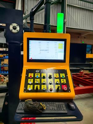 Professionele 5-assige CNC brugzaagmachine met 3400x2000mm werktafel en 0°-360° koprotatie voor precisie steenbewerking