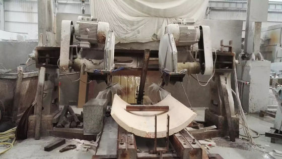 Hoge Nauwkeurigheid Automatische Twee-Schijfs Steenrand Snijmachine voor Kolomplaat Afwerking