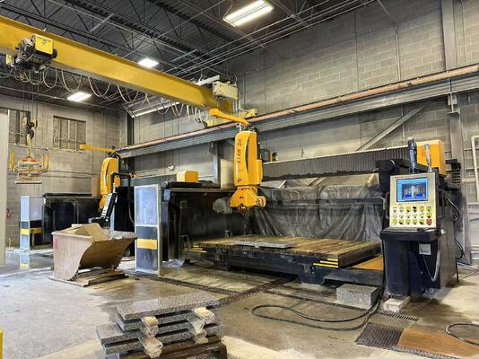 Automatische 5-assige brugsnijmachine met DDX-systeem voor het verwerken van steen van 3200 × 2000 × 180 mm