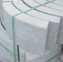 Verticale CNC-draadzaagmachine voor gebogen stoeprand