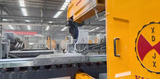 CNC-gestuurde verticale draadzaagmachine met 3-assige koppeling voor het snijden van gebogen stoepranden