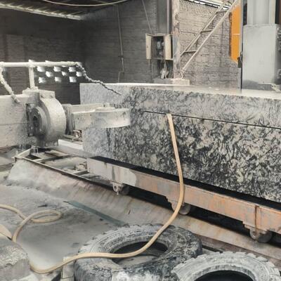 Xianda Nieuwe CNC Diamantdraadzaagmachine met Motor Tandwiel CE Gecertificeerd 380V/50Hz 11KW 6000kg voor Steen Zagen