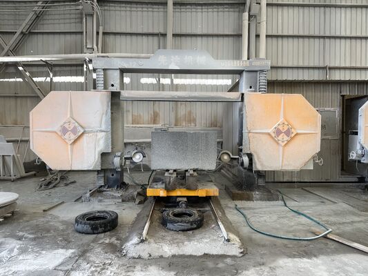 Compacte 4-assige CNC diamantdraadzaagmachine voor marmer en graniet profileren - Kleine steenzaagmachine met CE-certificaat