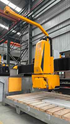 4-assige intelligente brug steen snijmachine met 600 mm zaagblad High-End CNC-systeem voor het verwerken van granit marmeren plaat