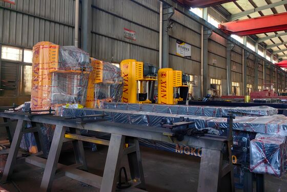 Hoge snelheid Middenbloksnijmachine met vier kolommen en een brutovermogen van 29/37kw voor precisiesnijden