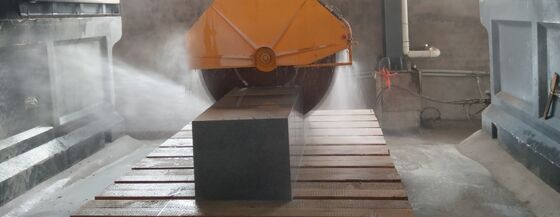 Hoge snelheid Middenbloksnijmachine met vier kolommen en een brutovermogen van 29/37kw voor precisiesnijden