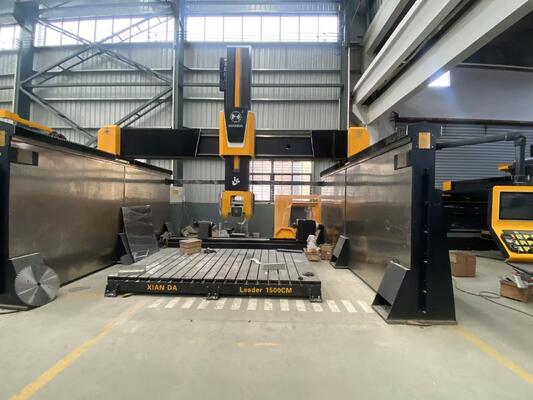 5-assige CNC-router met 20 kW BT40 Spindle True 5-assige gelijktijdige besturing en hybride tafelontwerp voor precisie steensnijden
