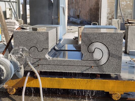 Automatische CNC Diamantdraadzaagmachine met 16-oppervlakken glijbaanstructuur en 4-assige CNC-koppeling voor hogesnelheid 40 m/s steen zagen