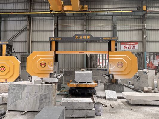 XIANDA CNC-2500SA Precisie CNC Diamantdraadzaagmachine met 20 Ton Draagvermogen en 360-Graden Servo Draaitafel voor Steenprofielbewerking