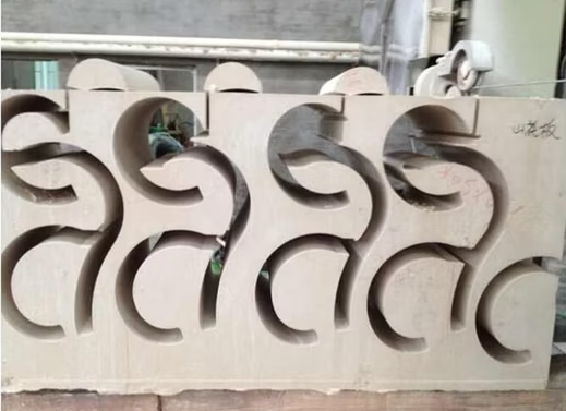 XIANDA CNC-2500SA Precisie CNC Diamantdraadzaagmachine met 20 Ton Draagvermogen en 360-Graden Servo Draaitafel voor Steenprofielbewerking