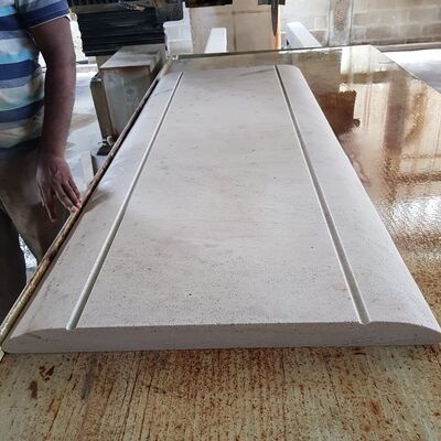 CNC steenprofielmachine met dubbellemsnijden met hoge herhalingsnauwkeurigheid en optionele draaitafel voor de op maat gemaakte steenproductie