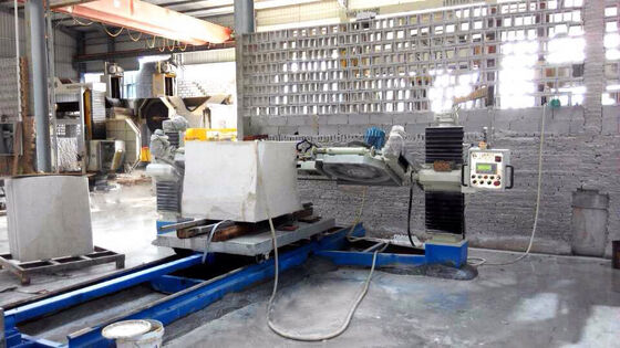 Convenient CNC Circular Slab Stone Cutting Machine voor het verwerken van marmer en graniet