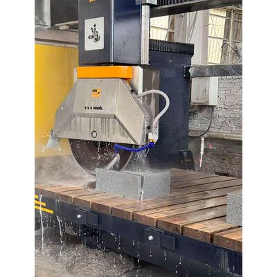 Precisie 5-assige CNC-brugzaagmachine voor marmeren snij- en steendecoratieprojecten in Portugal