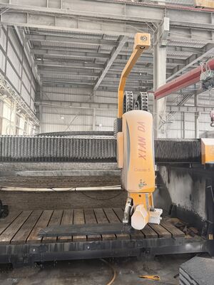 5-assige CNC-brugzaagmachine met 360° bladrotatie voor steenbewerking van 3200x2000 mm