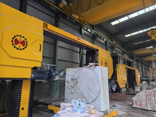 CNC-diamantdraadzaagmachine met 11 kW spindle en hoge precisie reducer & servomotor voor 2500*3000*1500mm steensnijden