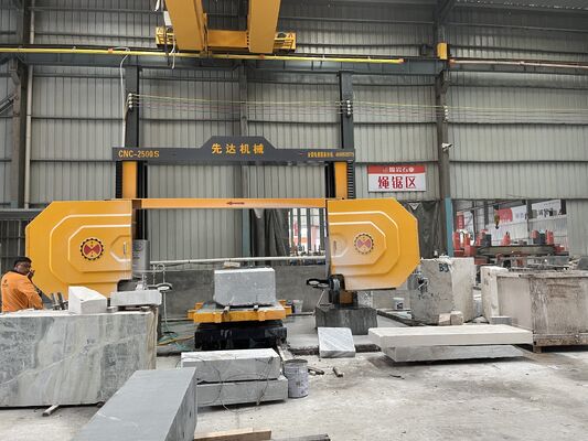 CNC-diamantdraadzaagmachine met 11 kW spindle en hoge precisie reducer & servomotor voor 2500*3000*1500mm steensnijden